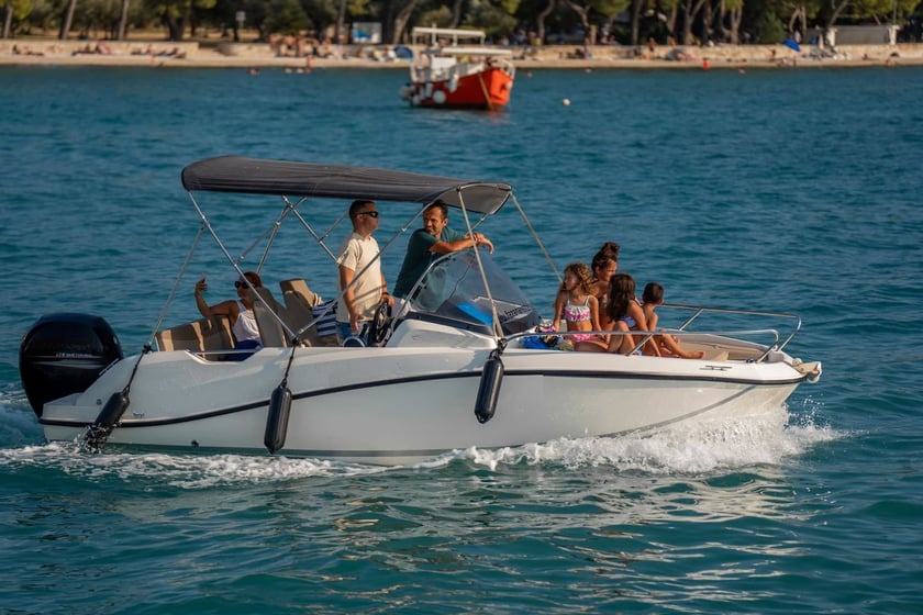 Pula Motorboat   7 guests 6.05 m Listing Number: #18550 4