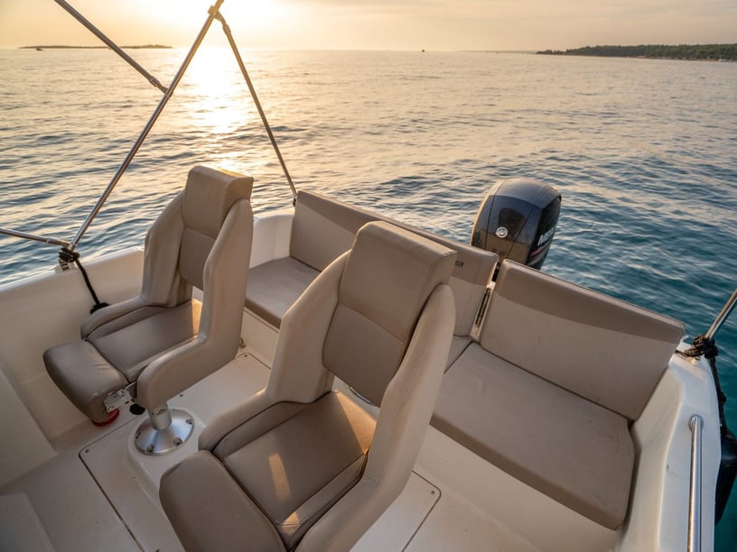 Pula Motorboat   7 guests 6.05 m Listing Number: #18550 2