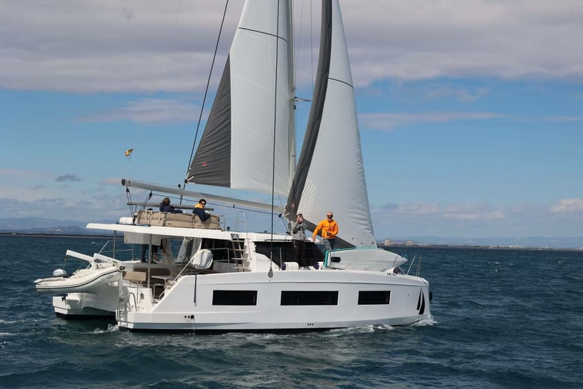 Valencia Catamaran 4 cabin 8 berths 8 guests 10.9 m Listing Number: #18557 3