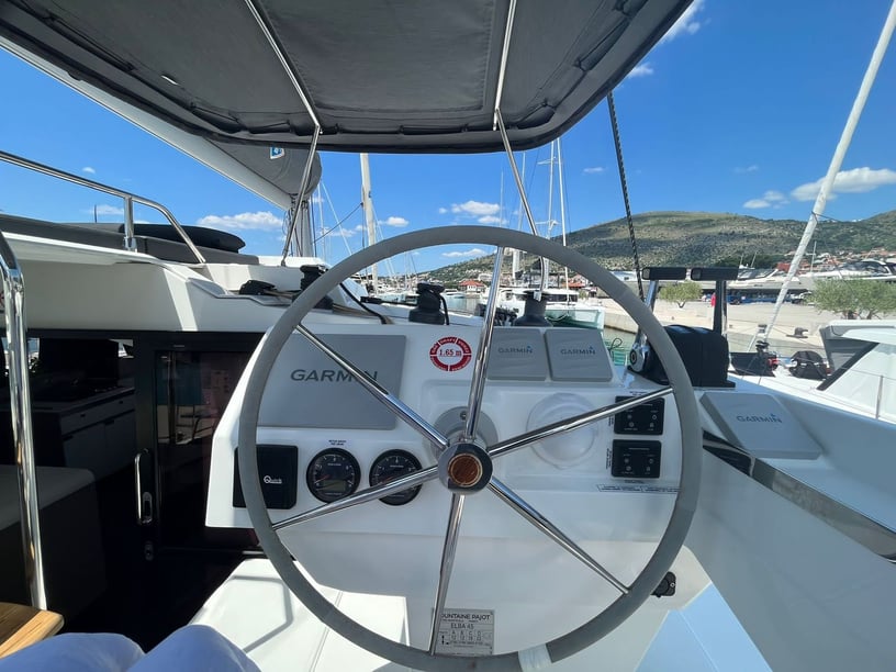 Seget Donji Catamarano cabina 3  cuccette 8  10  ospiti 13.45 m Numero dell'inserzione: #18625 2