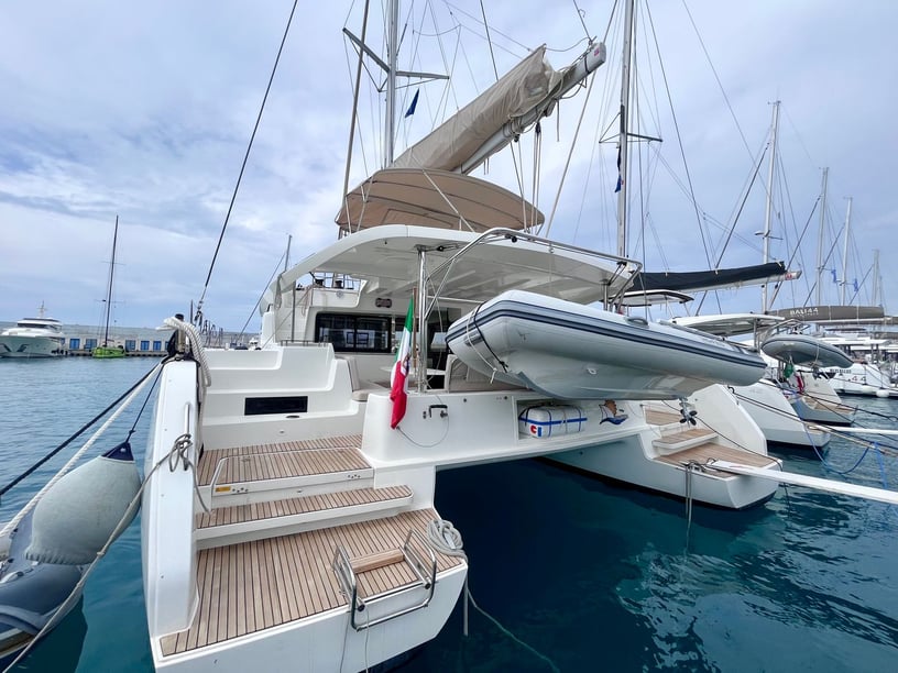 Capo d'Orlando Katamaran 4 Kabine 8 Liegeplätze 10 Gäste 13.99 m Nummer des Inserats: #18627