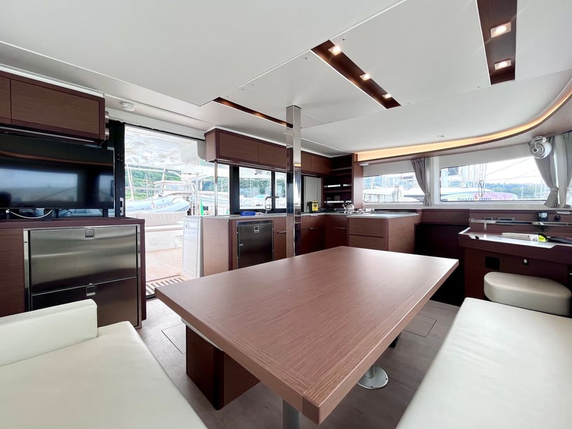 Capo d'Orlando Katamaran 4 Kabine 8 Liegeplätze 10 Gäste 13.99 m Nummer des Inserats: #18627 3