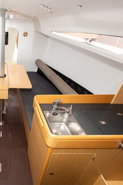 La Trinité sur Mer Segelboot 2 Kabine 6 Liegeplätze 6 Gäste 9.79 m Nummer des Inserats: #18634 4