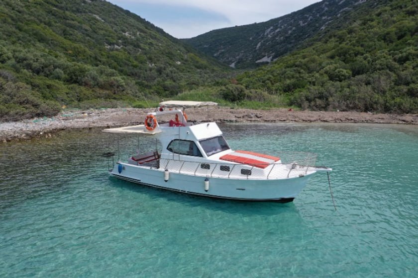 Izmir Motor Yacht   8 guests 9 m Listing Number: #18645