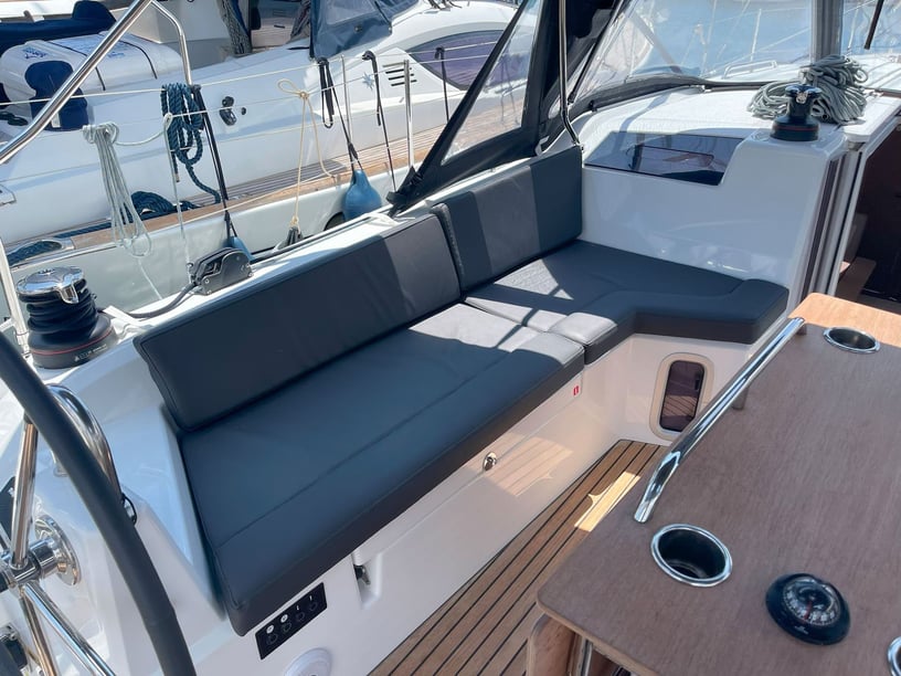 Atene Barca a vela cabina 4  cuccette 10  10  ospiti 12.87 m Numero dell'inserzione: #18651 5