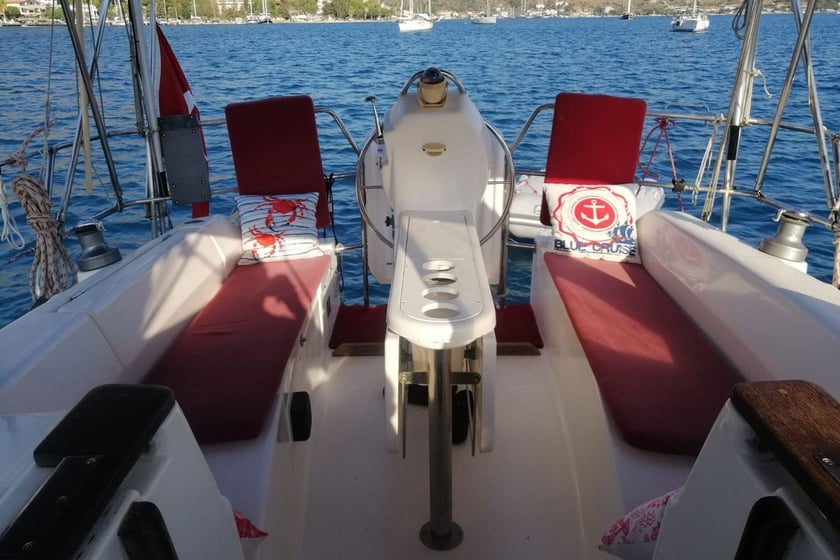 İzmir Yelkenli 1 kabin Konaklama 3 kişi Seyir 4 kişi 10.2 m İlan No: #18654 5