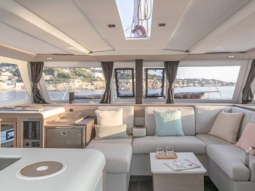 Ibiza Catamaran Cabine 3  8  slaapplaatsen 8  gasten 11.93 m Lijstnummer: #18657 2