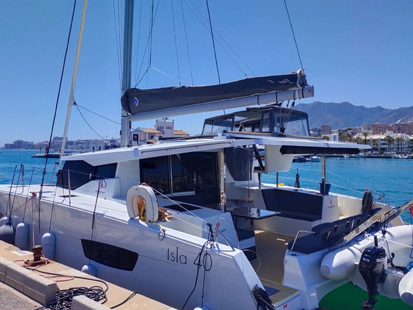 Ibiza Catamaran Cabine 3  8  slaapplaatsen 8  gasten 11.93 m Lijstnummer: #18657