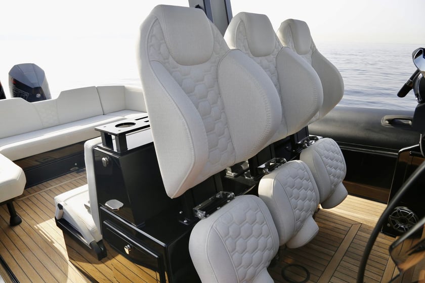 Mykonos Motorboot 1 Kabine 2 Liegeplätze 10 Gäste 12 m Nummer des Inserats: #18663 5