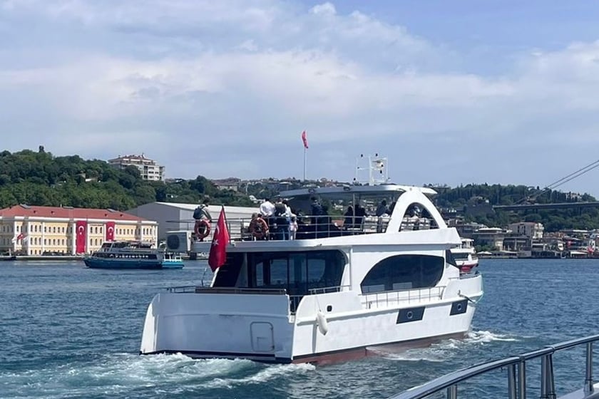 Bebek Motoryat   Seyir 46 kişi 23.7 m İlan No: #18699 2