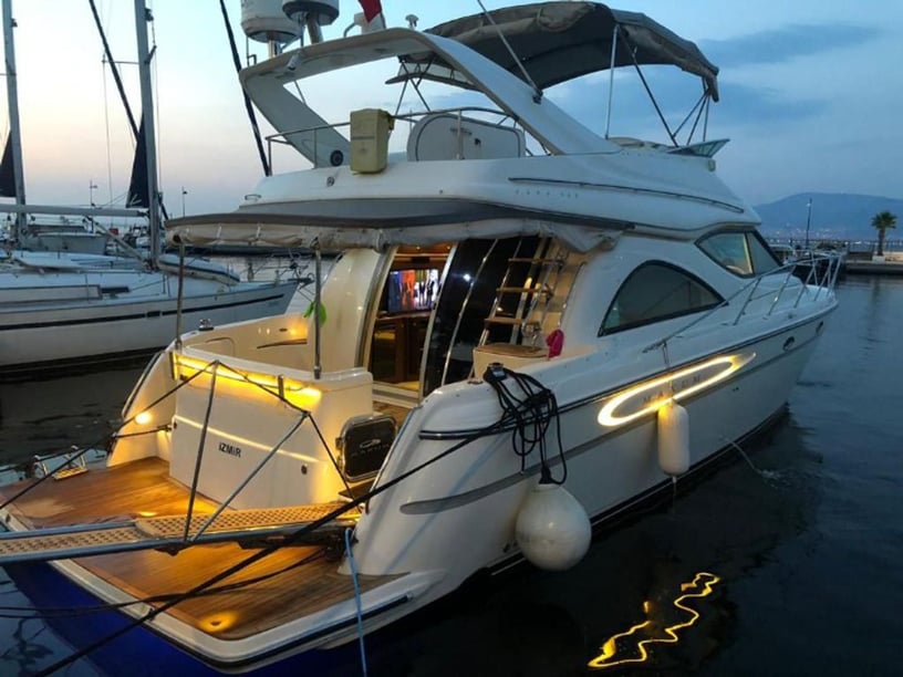 Cesme Yacht à moteur Cabine 3  Couchettes 6  Invités 10  17 m Numéro de l'annonce: #18704