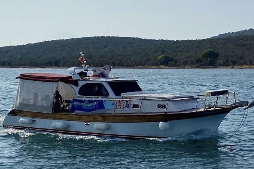 Ayvalik Motorjacht Cabine 1  2  slaapplaatsen 9  gasten 10 m Lijstnummer: #18713