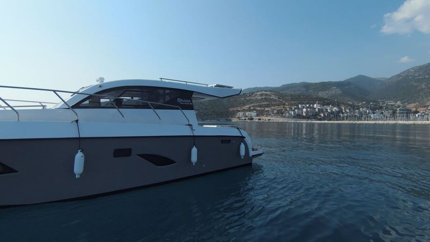 Izmir Yacht à moteur Cabine 2  Couchettes 6  Invités 8  11 m Numéro de l'annonce: #18716 3