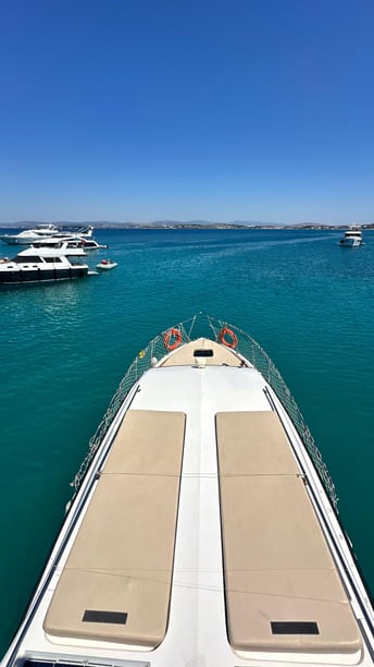 Çeşme Yacht à moteur Cabine 2  Couchettes 4  Invités 8  11 m Numéro de l'annonce: #18717 2