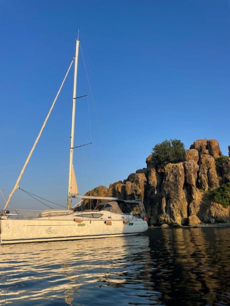 Bodrum Yelkenli 2 kabin Konaklama 4 kişi Seyir 4 kişi 12.59 m İlan No: #18778 2