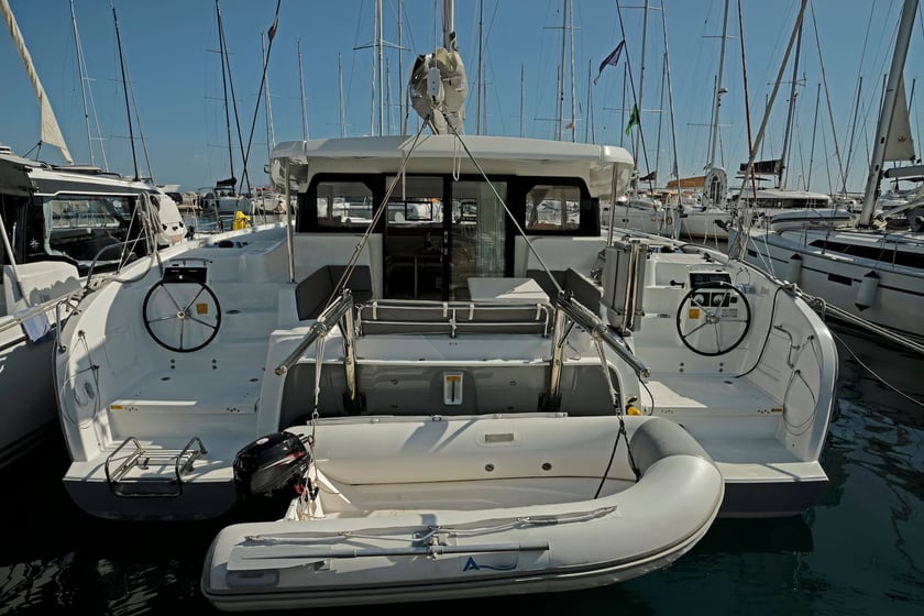 Split Catamaran 6 cabin 12 berths 12 guests 11.42 m Listing Number: #18791