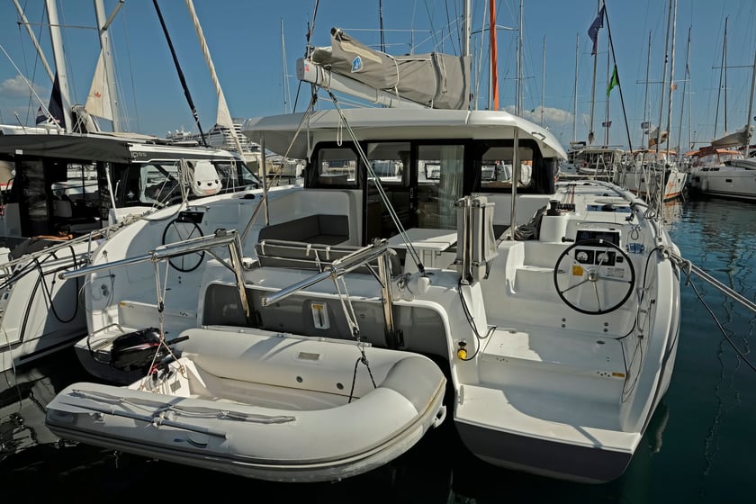 Split Catamaran 6 cabin 12 berths 12 guests 11.42 m Listing Number: #18791 5