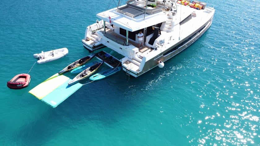 Dubrovnik Catamaran 5 cabin 11 berths 11 guests 16.93 m Listing Number: #18792 5