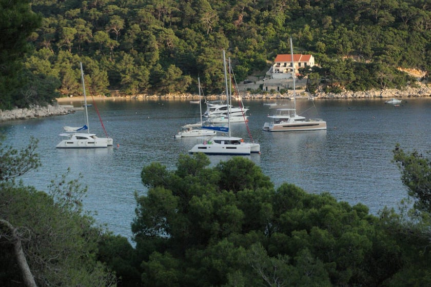 Dubrovnik Catamaran 7 cabin 10 berths 12 guests 16.93 m Listing Number: #18792 4