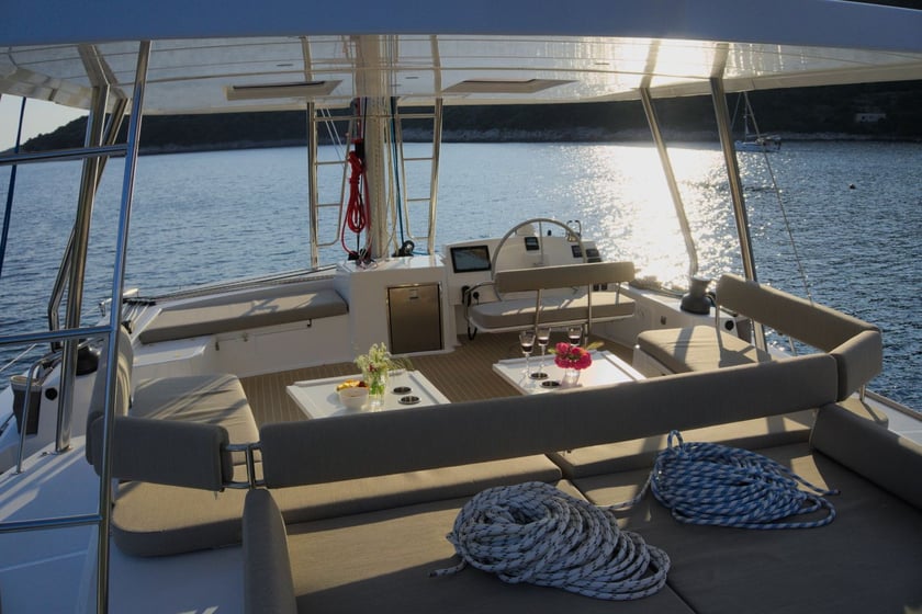 Dubrovnik Catamaran 7 cabin 10 berths 12 guests 16.93 m Listing Number: #18792 5