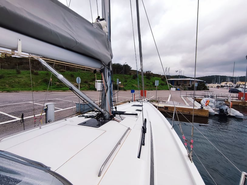 Lavrion Zeilboot Cabine 3  8  slaapplaatsen 8  gasten 14.15 m Lijstnummer: #18853 5