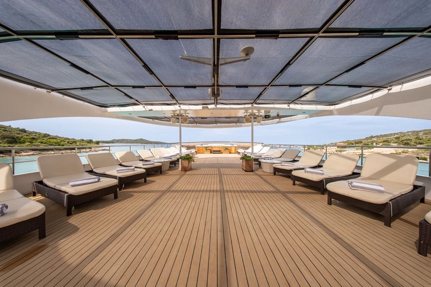 Split Motoryacht 18 Kabine 36 Liegeplätze 36 Gäste 48 m Nummer des Inserats: #18891 3