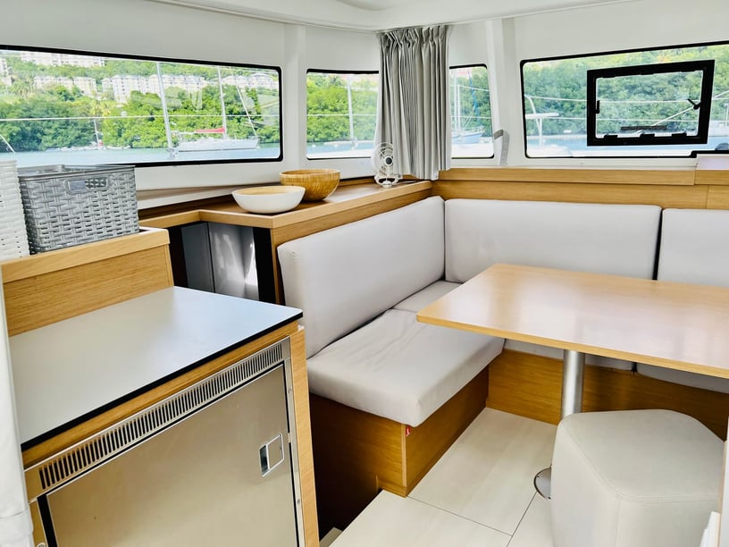 Andratx Catamaran Cabine 4  Couchettes 8  Invités 8  11.33 m Numéro de l'annonce: #18907 3