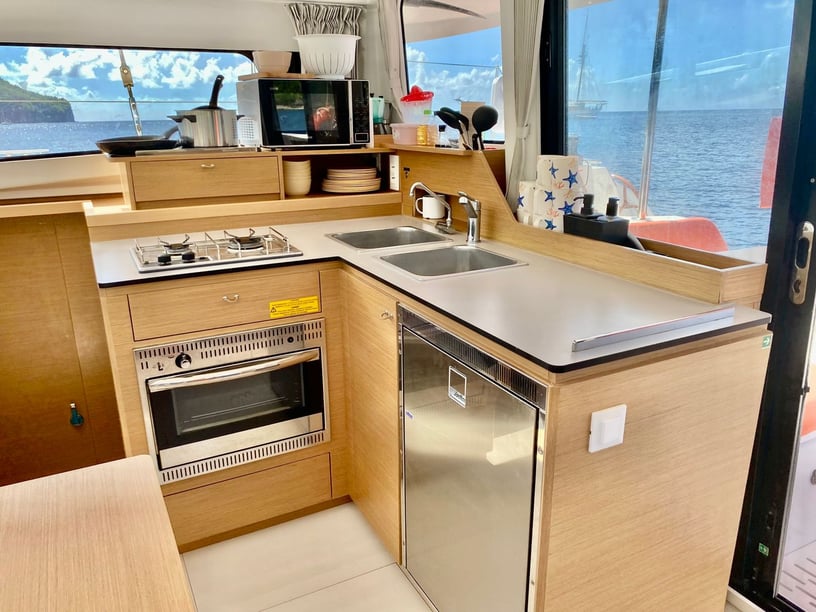 Andratx Catamaran Cabine 4  Couchettes 8  Invités 8  11.33 m Numéro de l'annonce: #18915 4