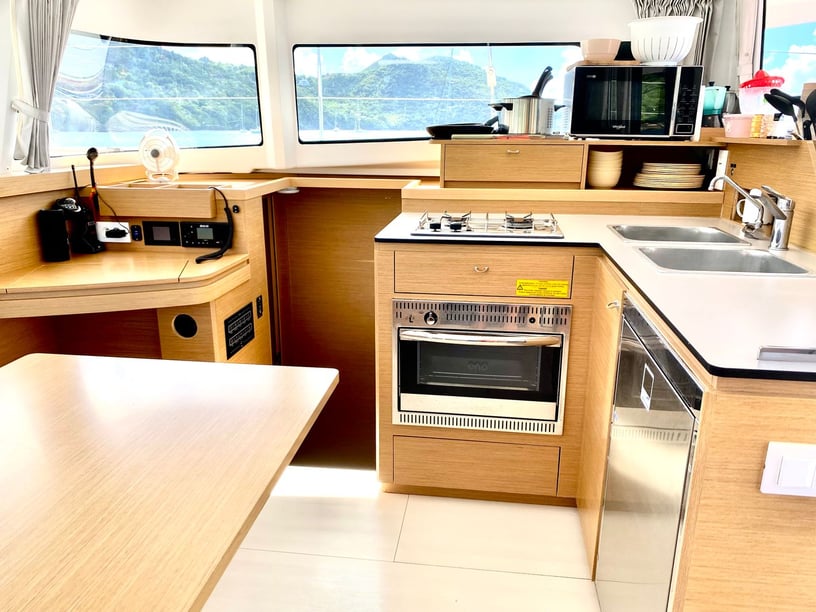 Andratx Catamaran Cabine 4  Couchettes 8  Invités 8  11.33 m Numéro de l'annonce: #18915 3