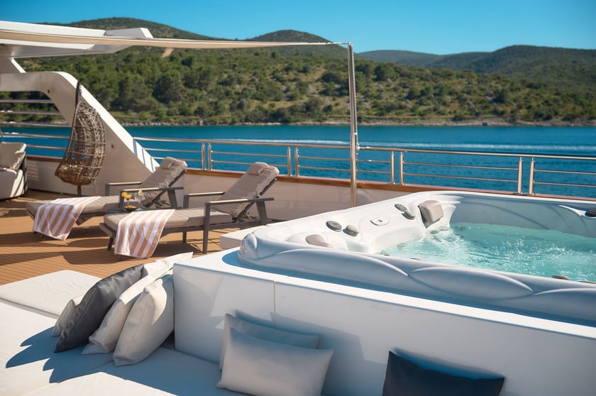 Split Motor Yacht 19 cabin 38 berths 38 guests 48.9 m Listing Number: #18925 3