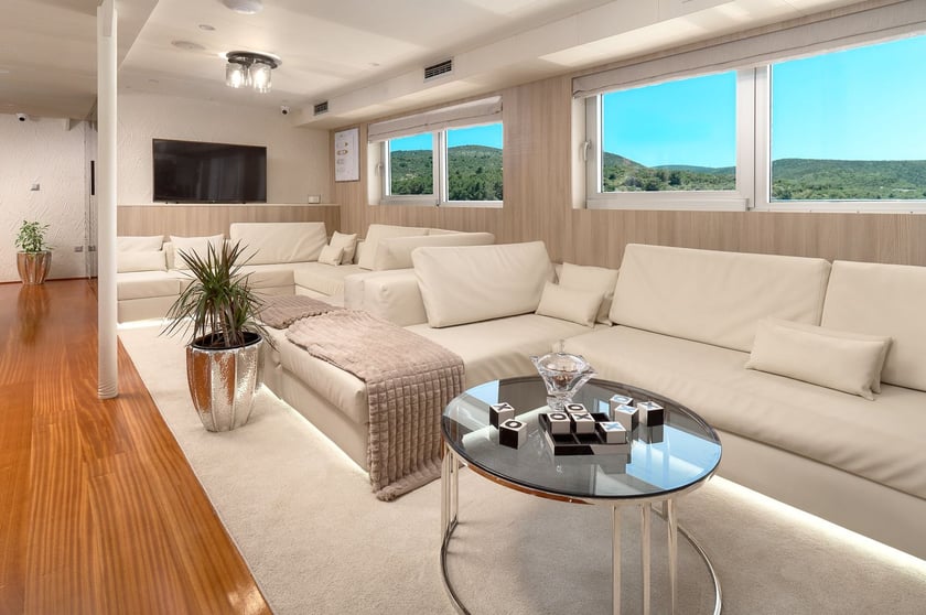 Split Motor Yacht 19 cabin 38 berths 38 guests 48.9 m Listing Number: #18925 4