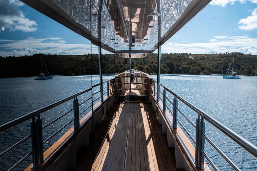 Split Motor Yacht 19 cabin 38 berths 38 guests 48.9 m Listing Number: #18925 5