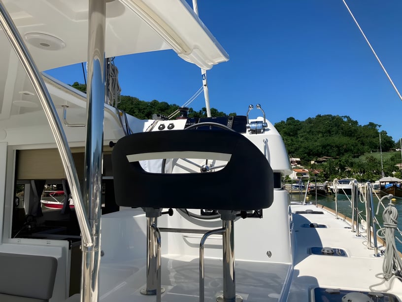 Paraty Catamaran 4 cabin 8 berths 8 guests 11.73 m Listing Number: #18966 4