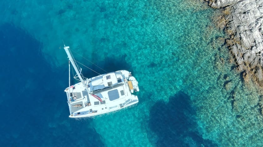 Nosy Be Catamaran Cabine 6  12  slaapplaatsen 10  gasten 13.96 m Lijstnummer: #18983 5