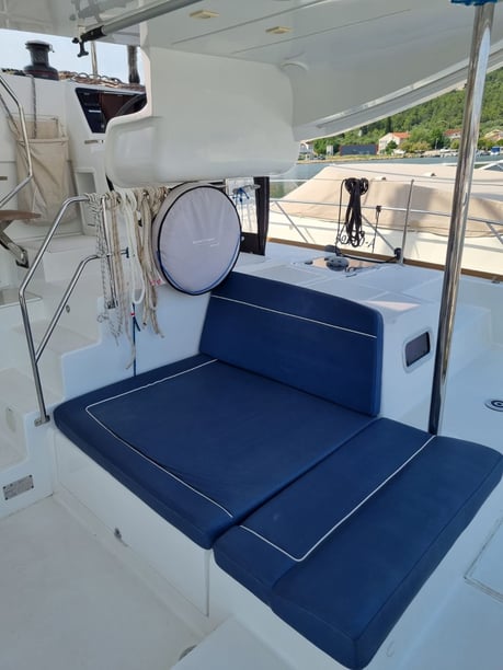 Nosy Be Catamaran Cabine 6  12  slaapplaatsen 10  gasten 13.96 m Lijstnummer: #18983 4