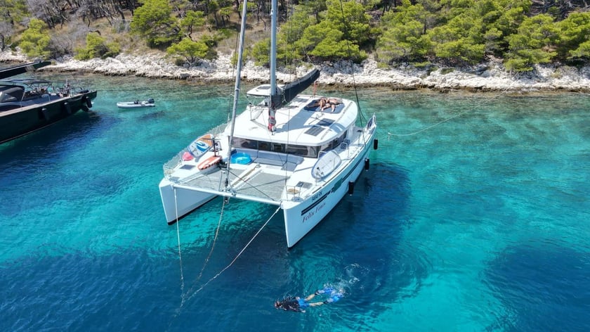 Nosy Be Catamaran Cabine 6  12  slaapplaatsen 10  gasten 13.96 m Lijstnummer: #18983 3