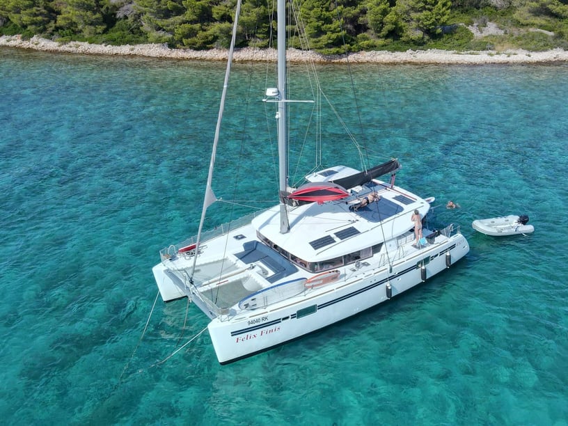 Nosy Be Catamaran Cabine 6  12  slaapplaatsen 10  gasten 13.96 m Lijstnummer: #18983