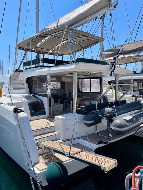 Athene Catamaran Cabine 8  12  slaapplaatsen 12  gasten 14.82 m Lijstnummer: #18999 3