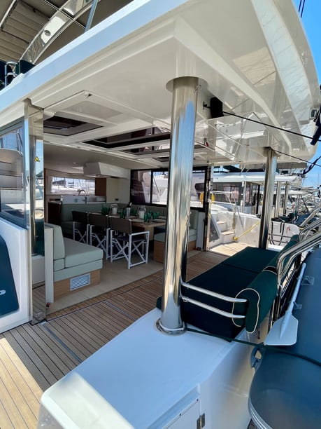 Athene Catamaran Cabine 8  12  slaapplaatsen 12  gasten 14.82 m Lijstnummer: #18999 4