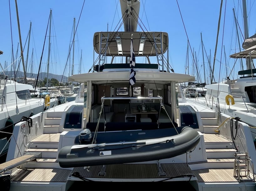 Athene Catamaran Cabine 8  12  slaapplaatsen 12  gasten 14.82 m Lijstnummer: #18999