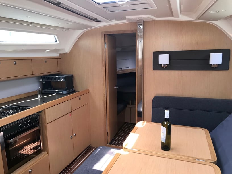 Lavrion Barca a vela cabina 3  cuccette 8  8  ospiti 12.52 m Numero dell'inserzione: #19 3