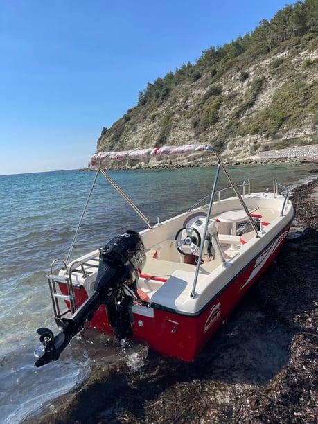 Kuşadası Sürat Teknesi   Seyir 4 kişi 4.5 m İlan No: #19024 2