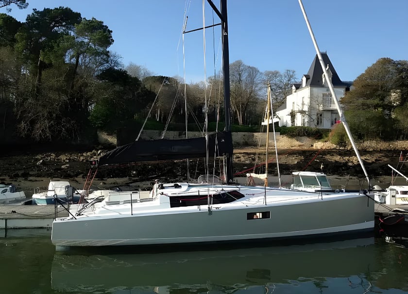 La Rochelle Zeilboot Cabine 3  8  slaapplaatsen 8  gasten 10.86 m Lijstnummer: #19040 5