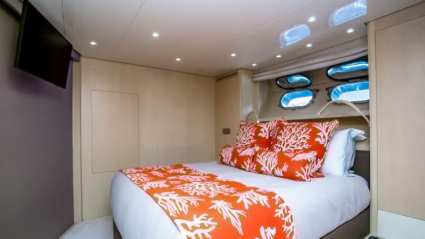 Ornos Motoryacht 4 Kabine 8 Liegeplätze 8 Gäste 30.4 m Nummer des Inserats: #19115 4