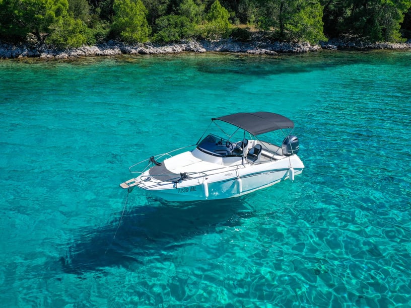 Mali Lošinj Bateau à moteur  Couchettes 2  Invités 7  6.3 m Numéro de l'annonce: #19129 2