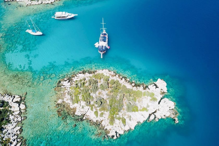 Kas Gulet 6 cabin 12 berths 12 guests 25 m Listing Number: #19132 5