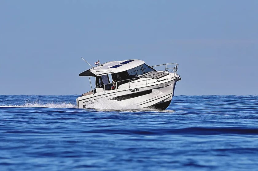 Zadar Motorboat 2 cabin 6 berths 6 guests 9.07 m Listing Number: #19143 3