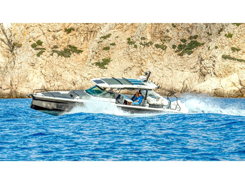 Paros Motorboot Cabine 2  4  slaapplaatsen 10  gasten 11.6 m Lijstnummer: #19187