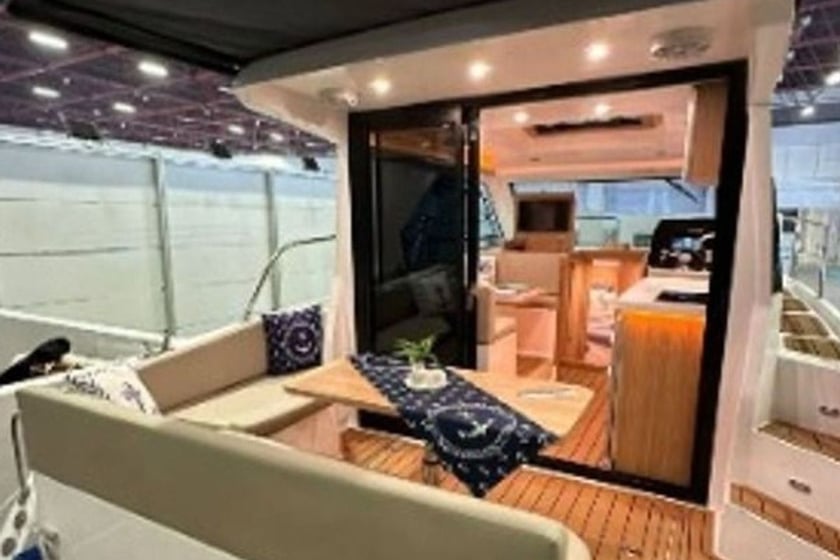 Kusadasi Yacht à moteur  Couchettes 1  Invités 6  9 m Numéro de l'annonce: #19204 4