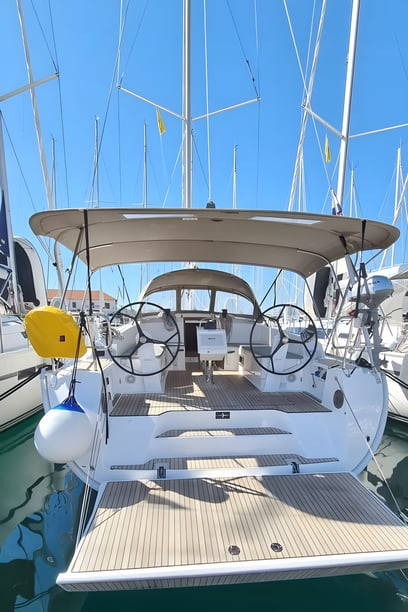 Trogir Sailboat 4 cabin 9 berths 9 guests 14.27 m Listing Number: #19208 3